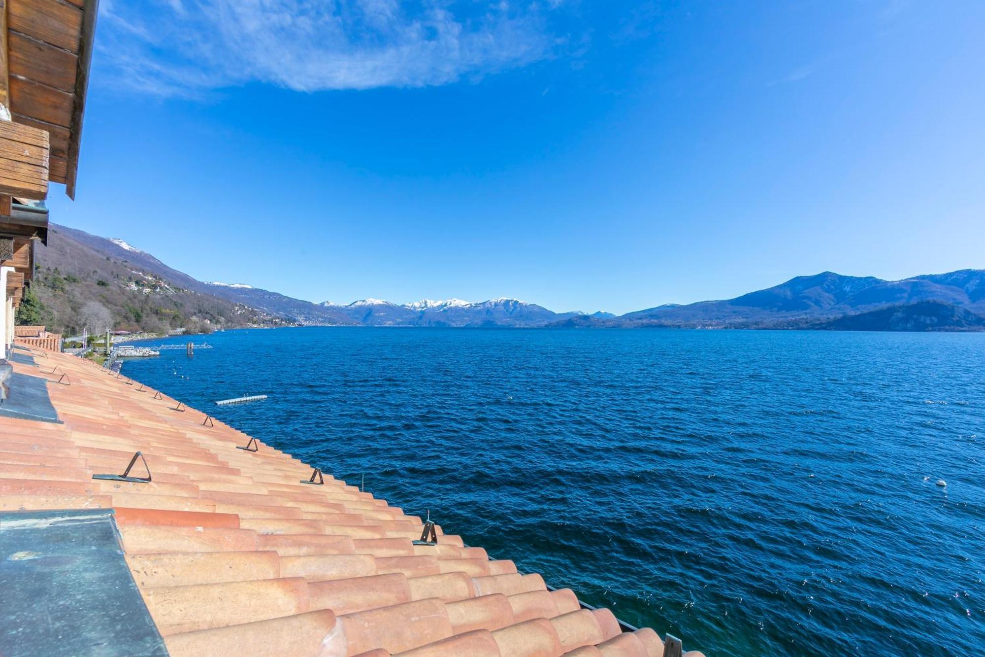 Blu Lake Apartment On Ghiffa Beach - Happy Rentals Exteriör bild