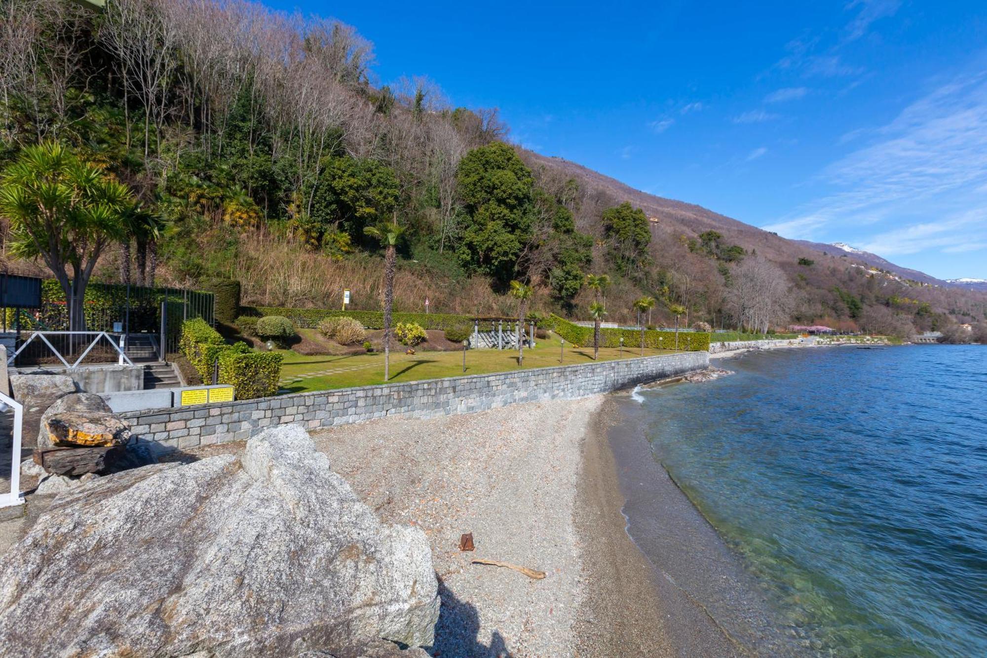 Blu Lake Apartment On Ghiffa Beach - Happy Rentals Exteriör bild